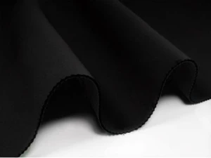 Neopren-Schaumstoff, 135 cm, schwarz, 4,5 mm