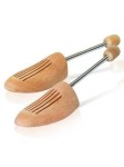Schuhspanner aus Holz mit Löchern
